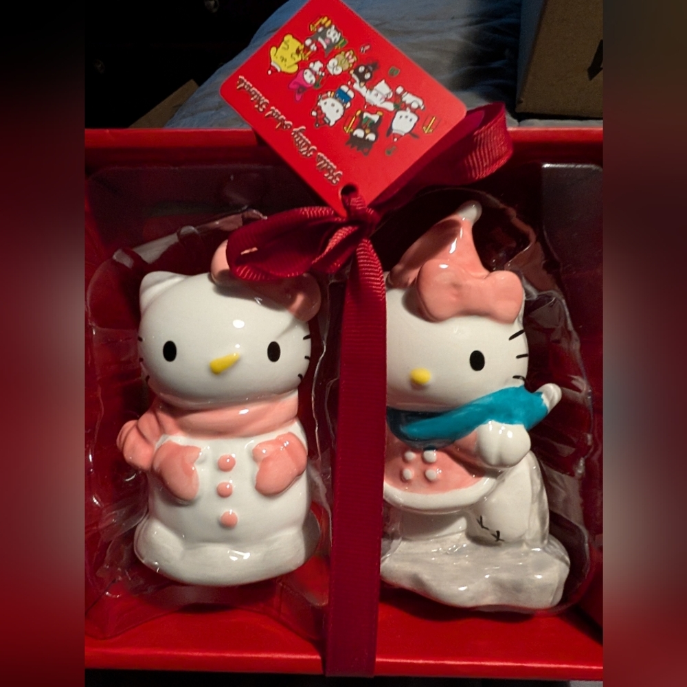 Hello Kitty Salt & Pepper Shakers Holiday Christmas